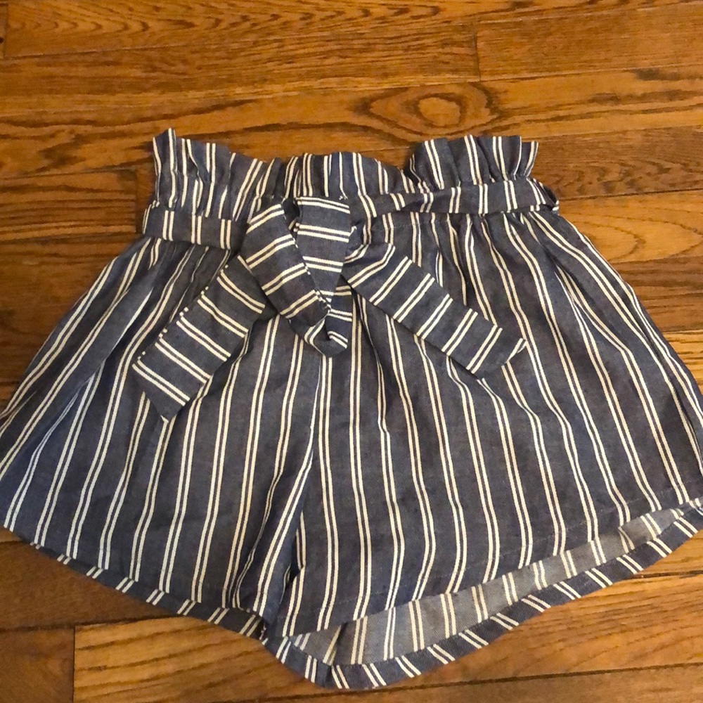 ROMWE blue and white high waisted striped shorts